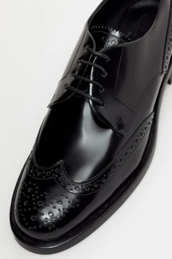 Closed Brogues Black Hot