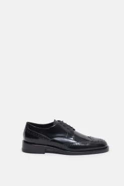 Closed Brogues Black Hot