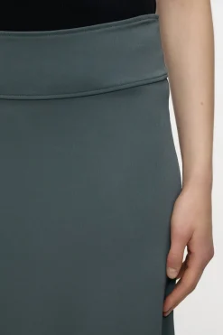 Closed Crêpe skirt Pini green Clearance