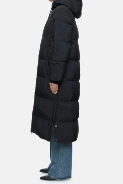 Closed Extra long quilted coat Black