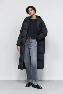 Closed Extra long quilted coat Black