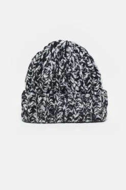 Closed Hand-knitted hat Black New
