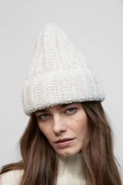 Closed Hand-knitted hat English rose Discount