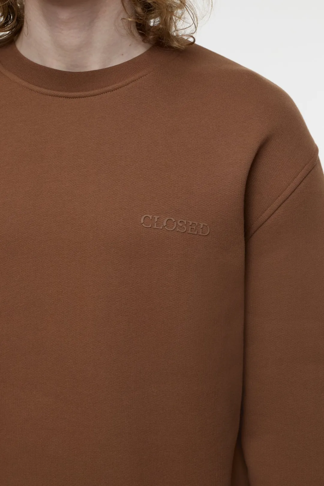Closed Logo Crew Neck Chestnut Hot