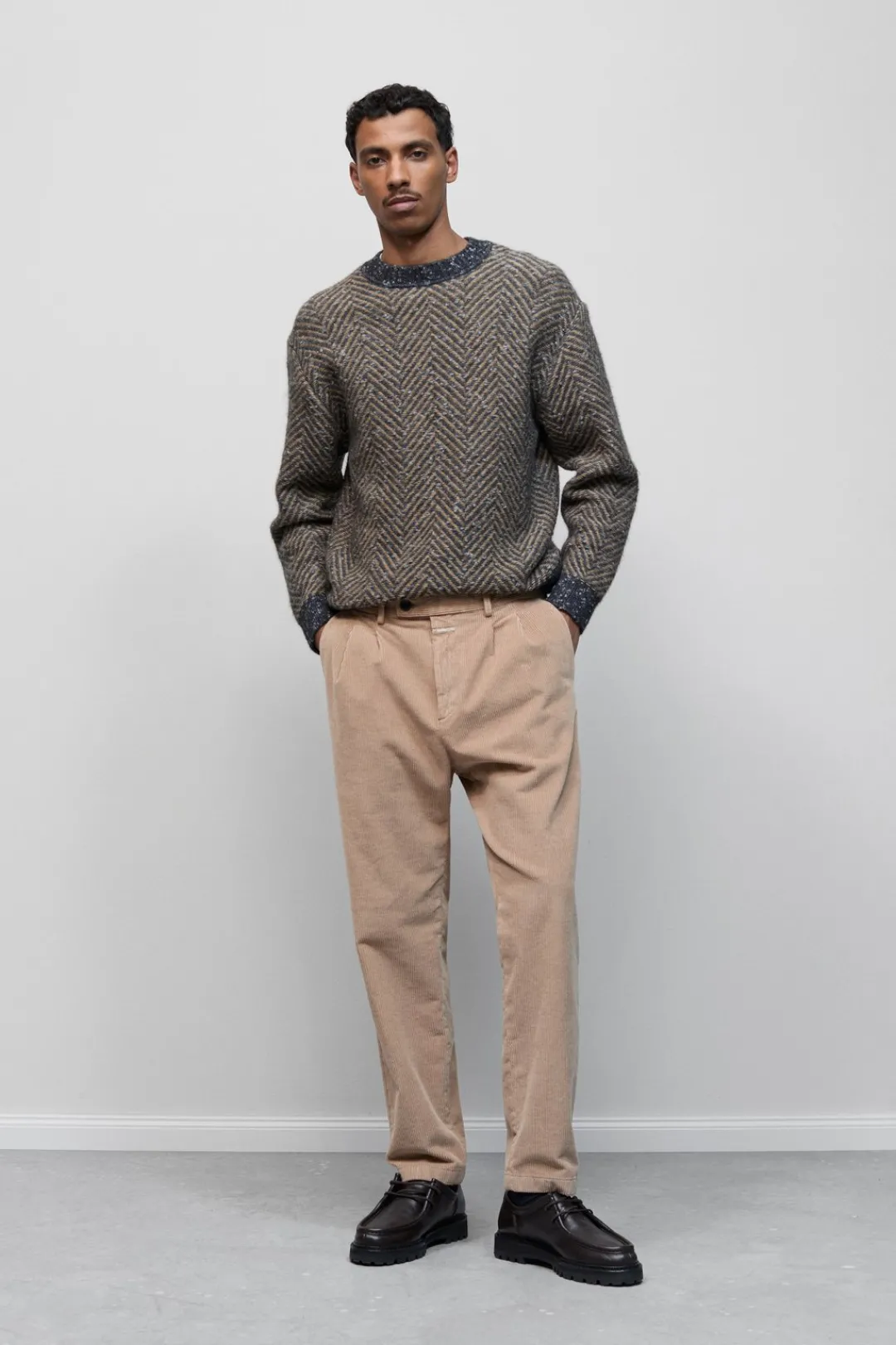 Closed Regular Pants - Style Name Bergen Tapered Cashew cream Hot