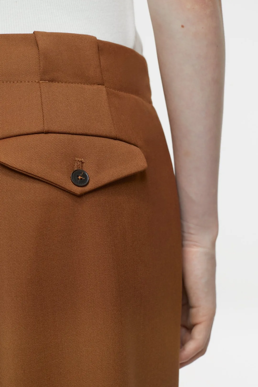 Closed Relaxed Pants - Style Name Mawson auburn Hot