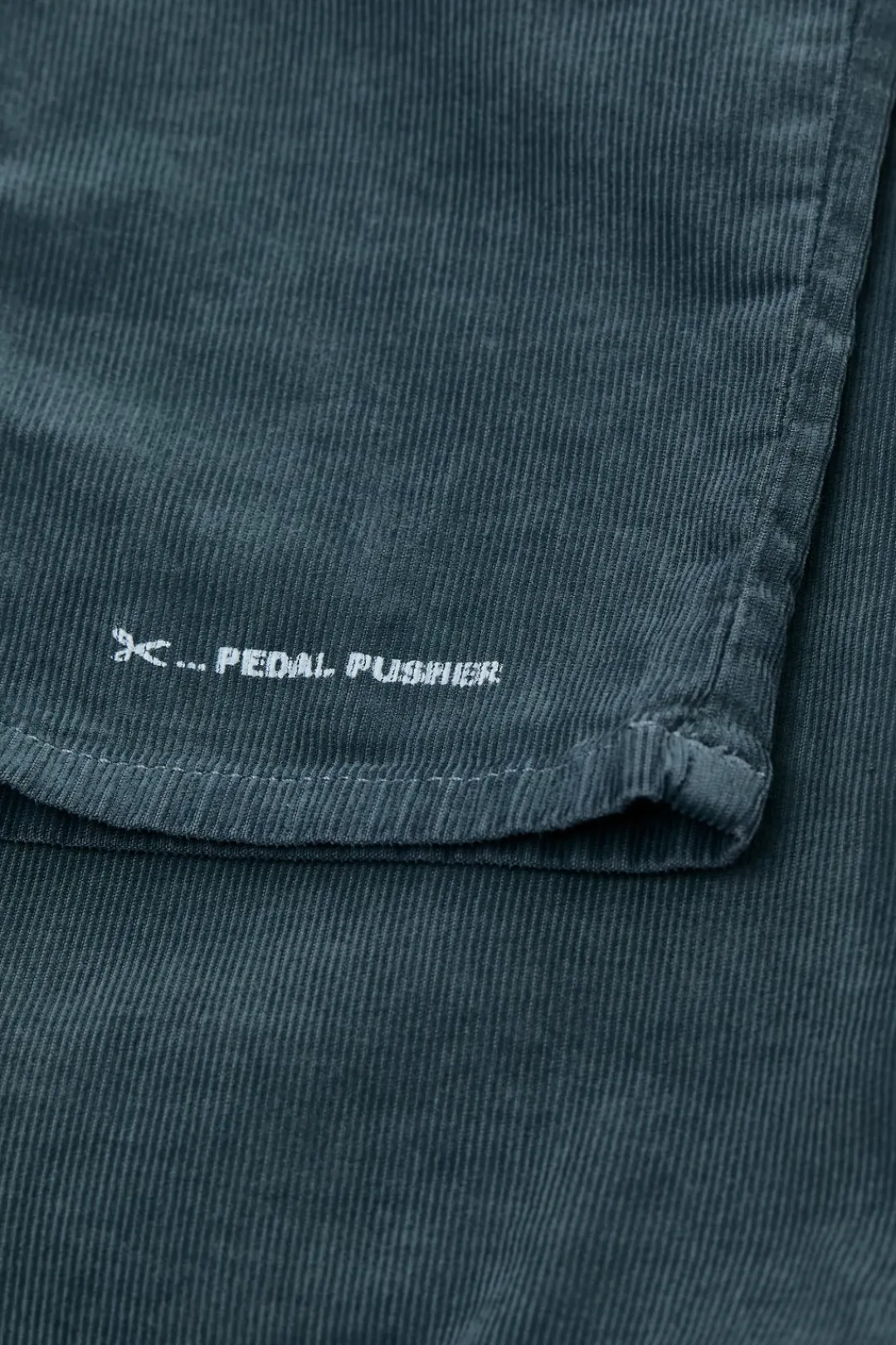 Closed Relaxed Pants - Style Name Pedal Pusher Pini green