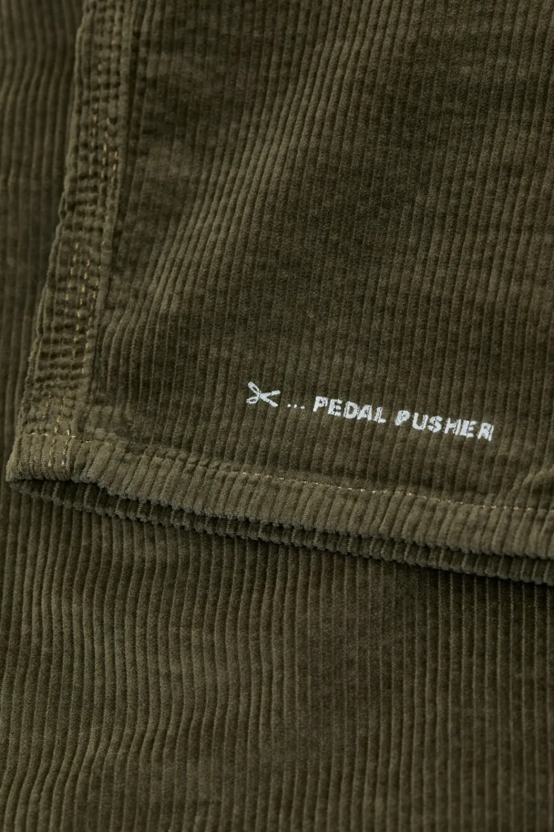 Closed Relaxed Pants - Style Name Pedal Pusher Ver green Hot