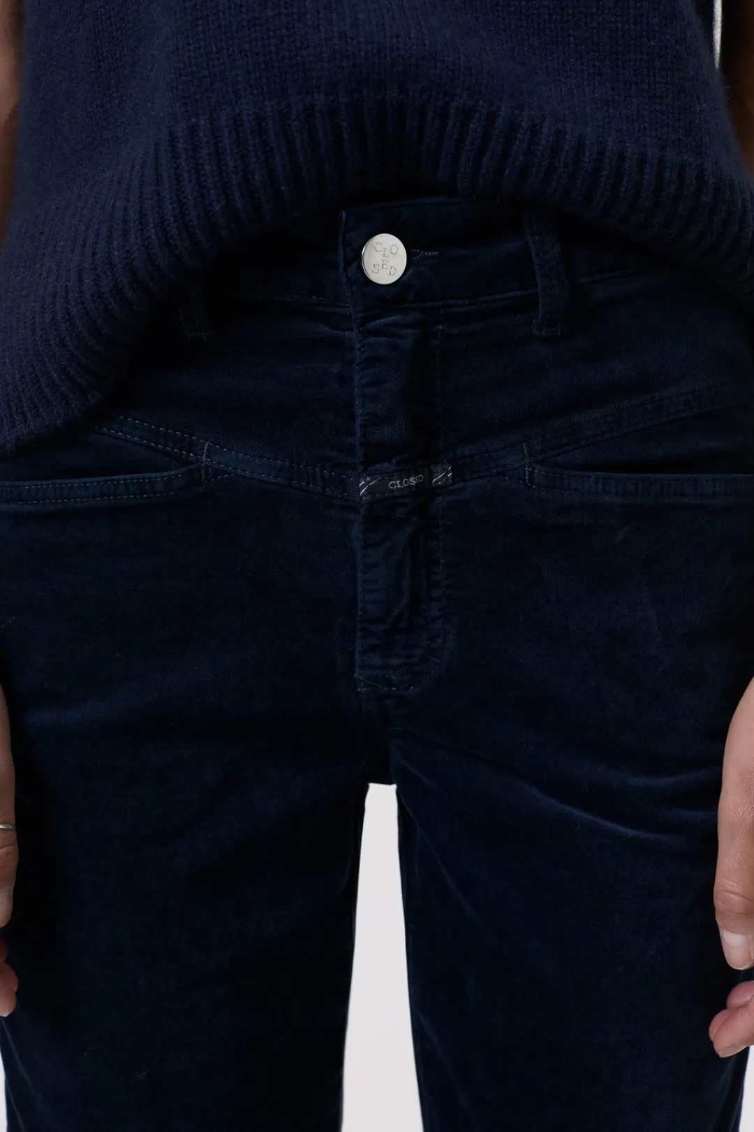 Closed Relaxed Pants - Style Name Pedal Pusher Dark night