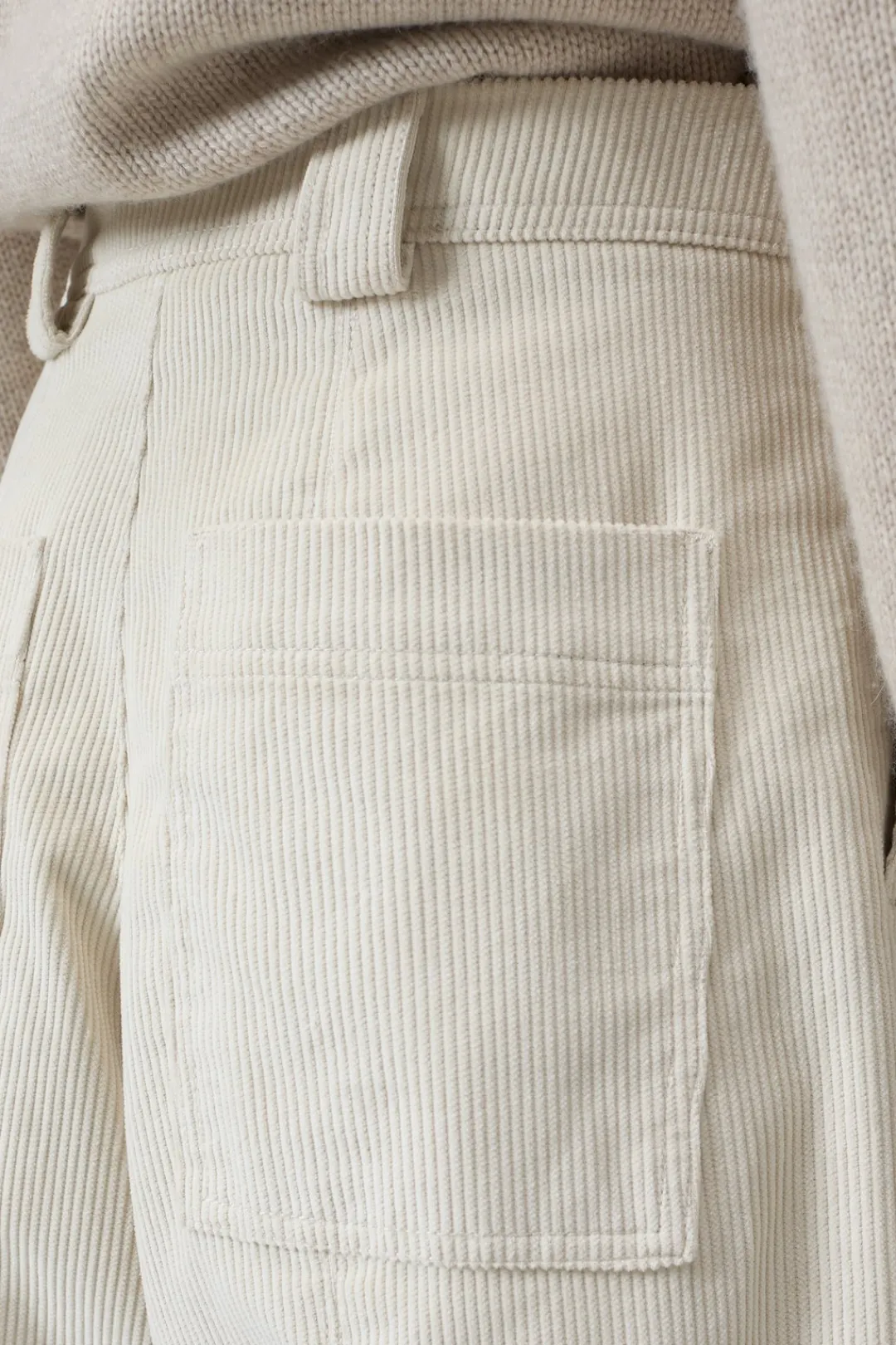 Closed Relaxed Pants - Style Name Rhannon Pearl beige