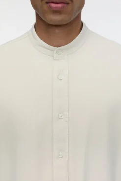 Closed Shirt with stand-up collar Tonka beige