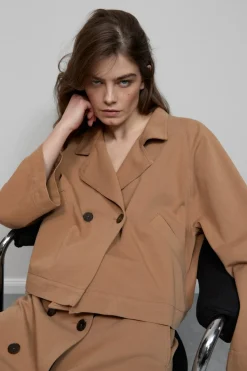Closed Short trench jacket Biscotti brown Hot