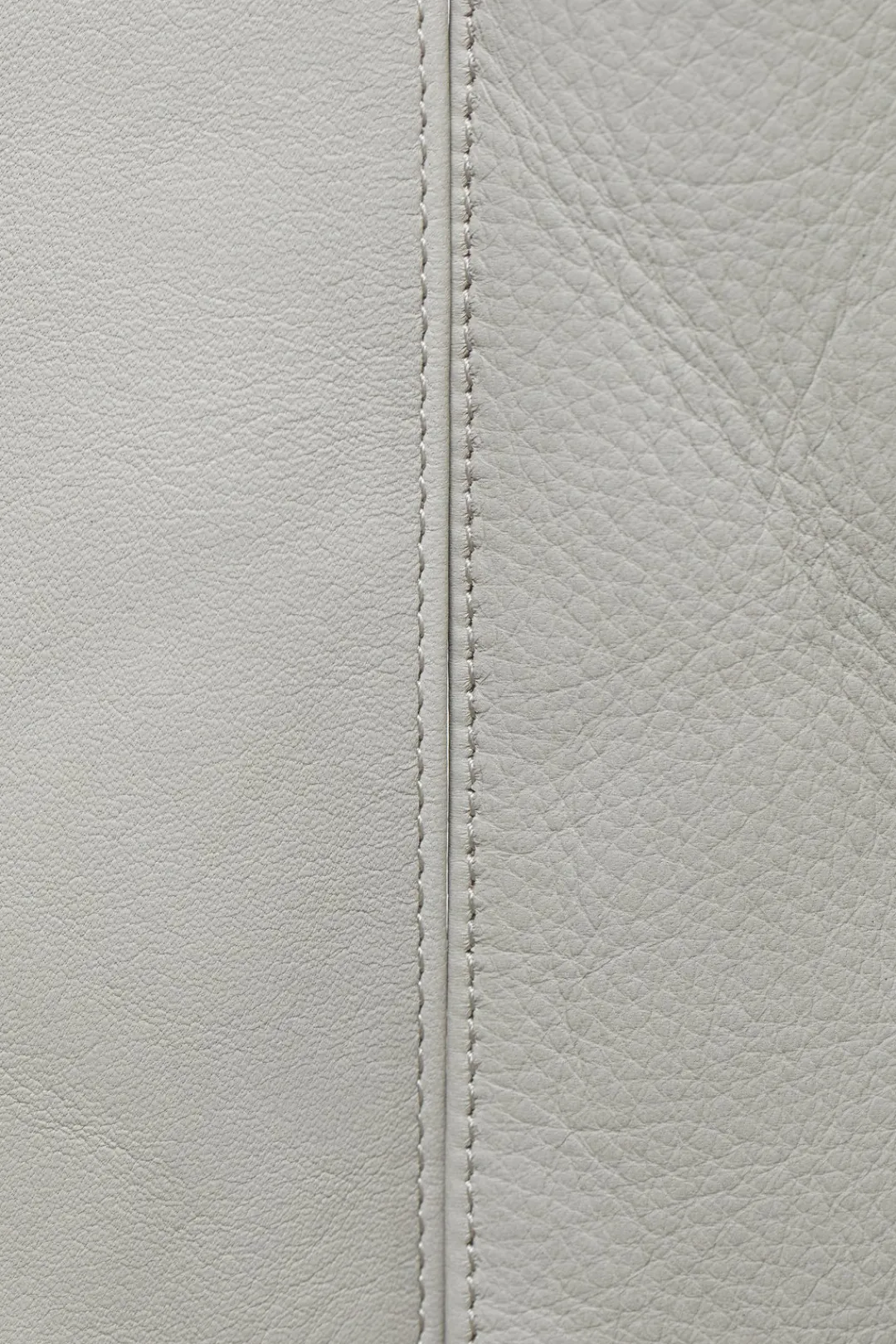 Closed Smooth Leather Bag plaster beige New