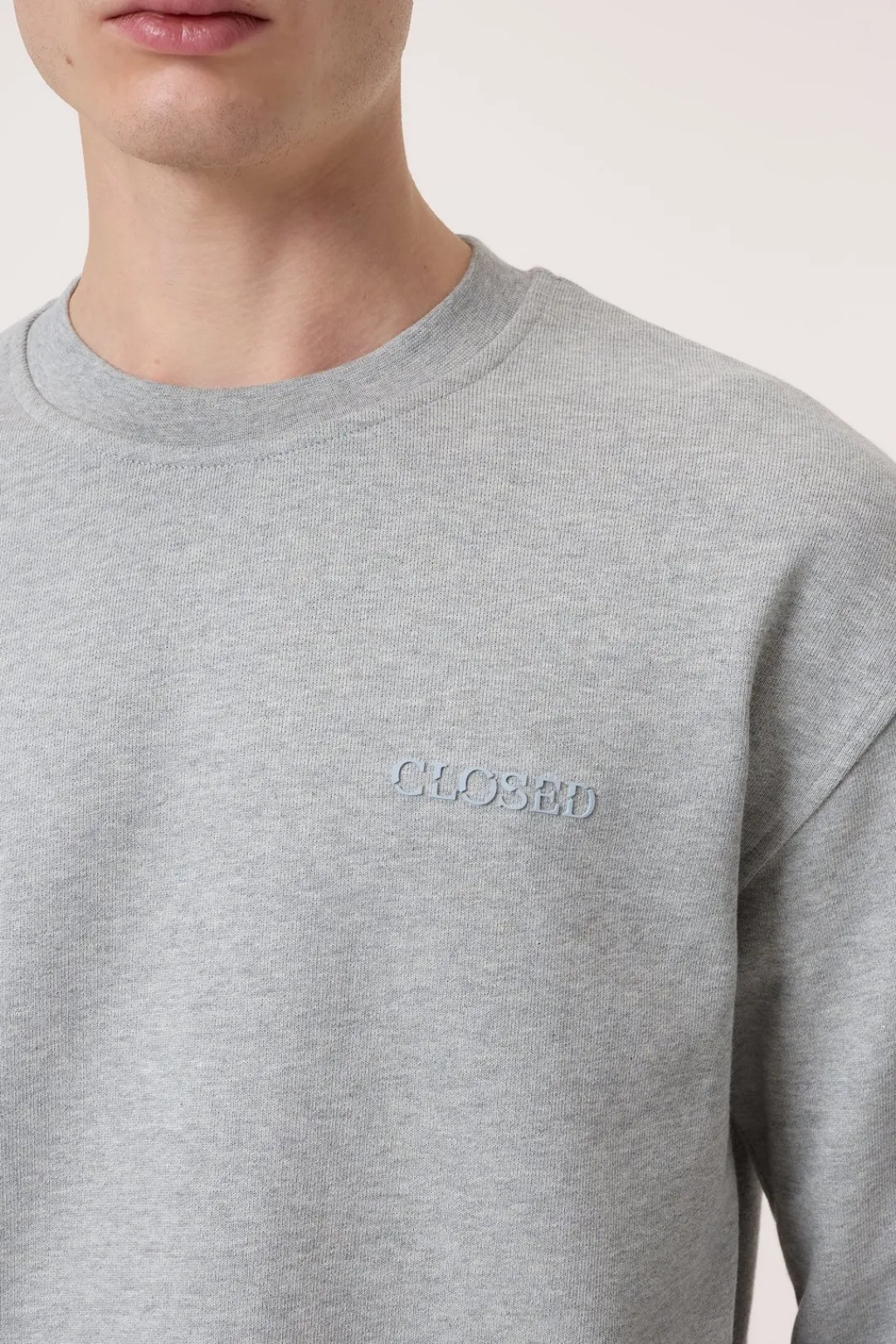 Closed Sweatshirt made from pure organic cotton Light grey melange Hot