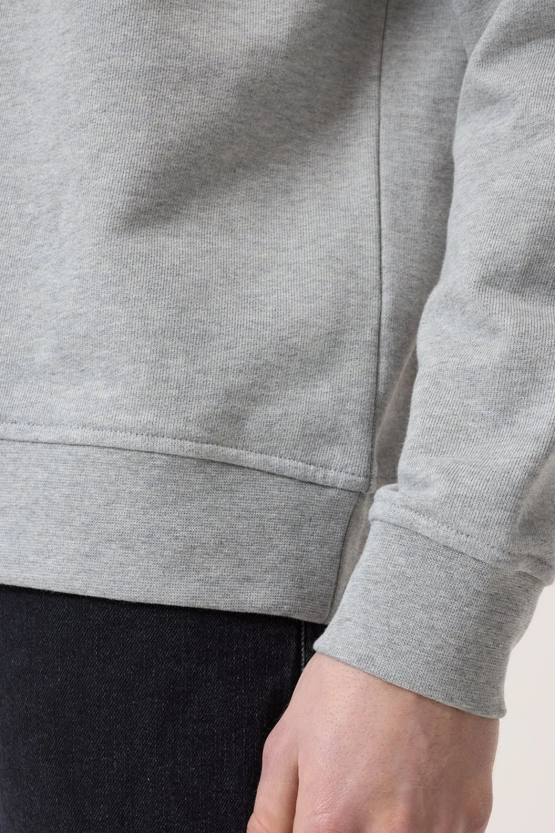 Closed Sweatshirt made from pure organic cotton Light grey melange Hot
