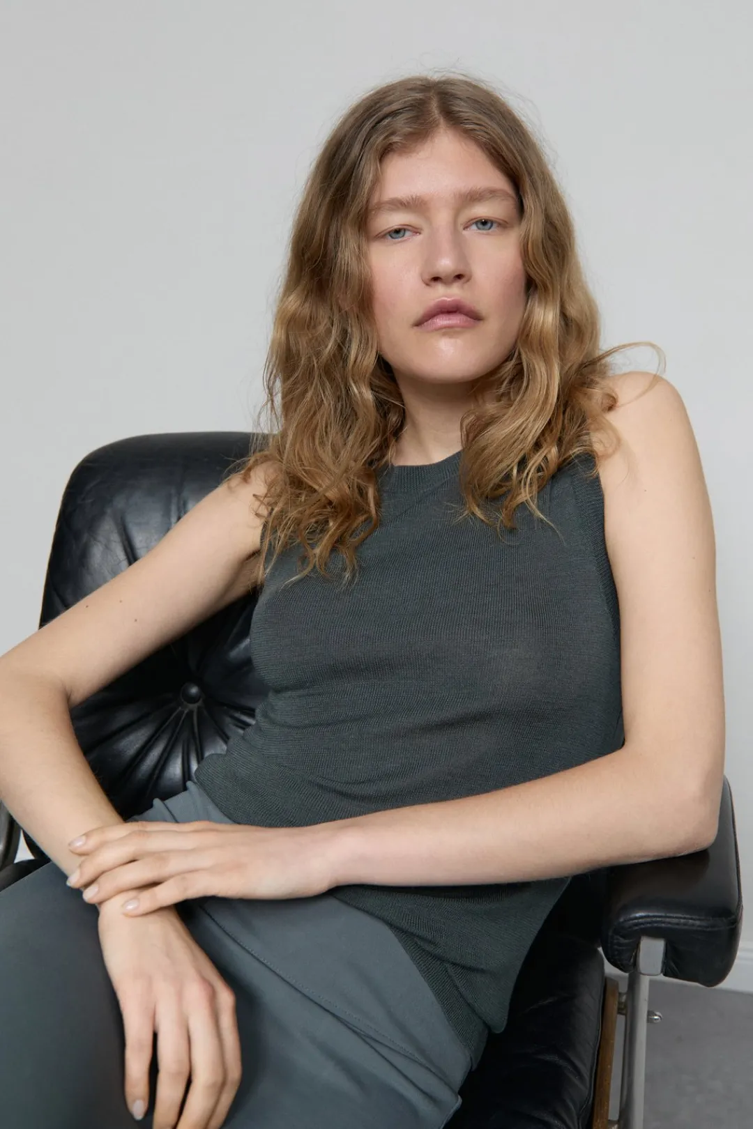 Closed Top made from organic wool and silk Pini green Discount