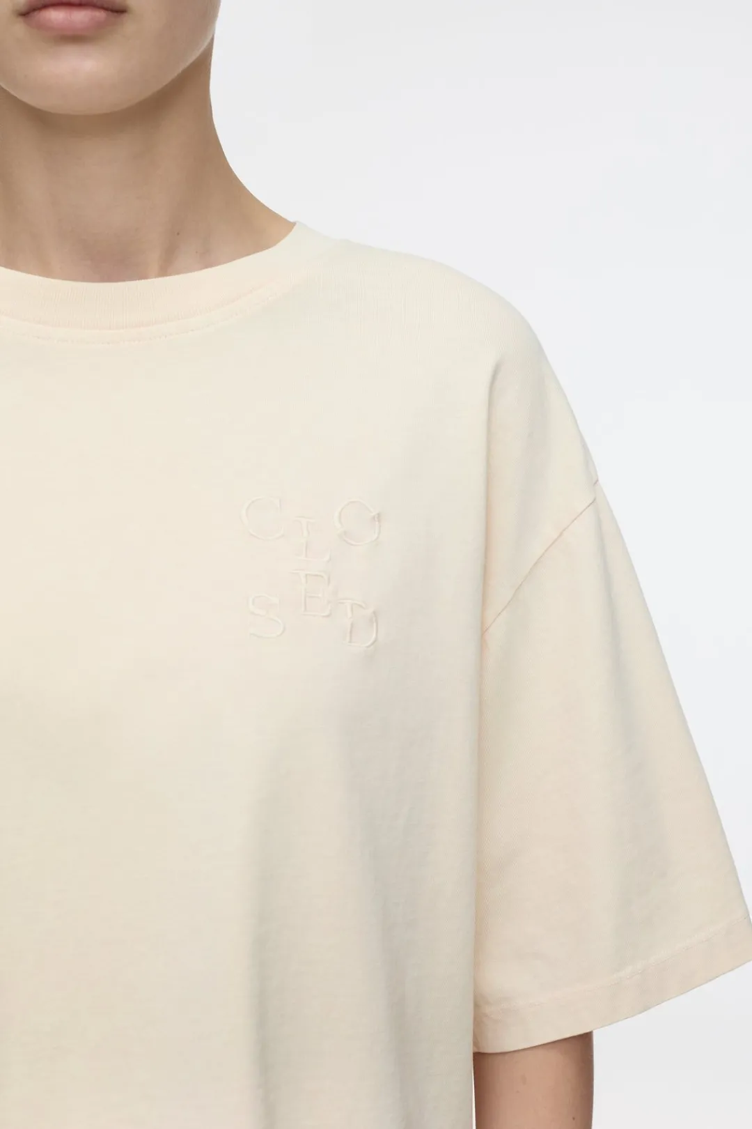 Closed T-shirt with logo embroidery Albicocca