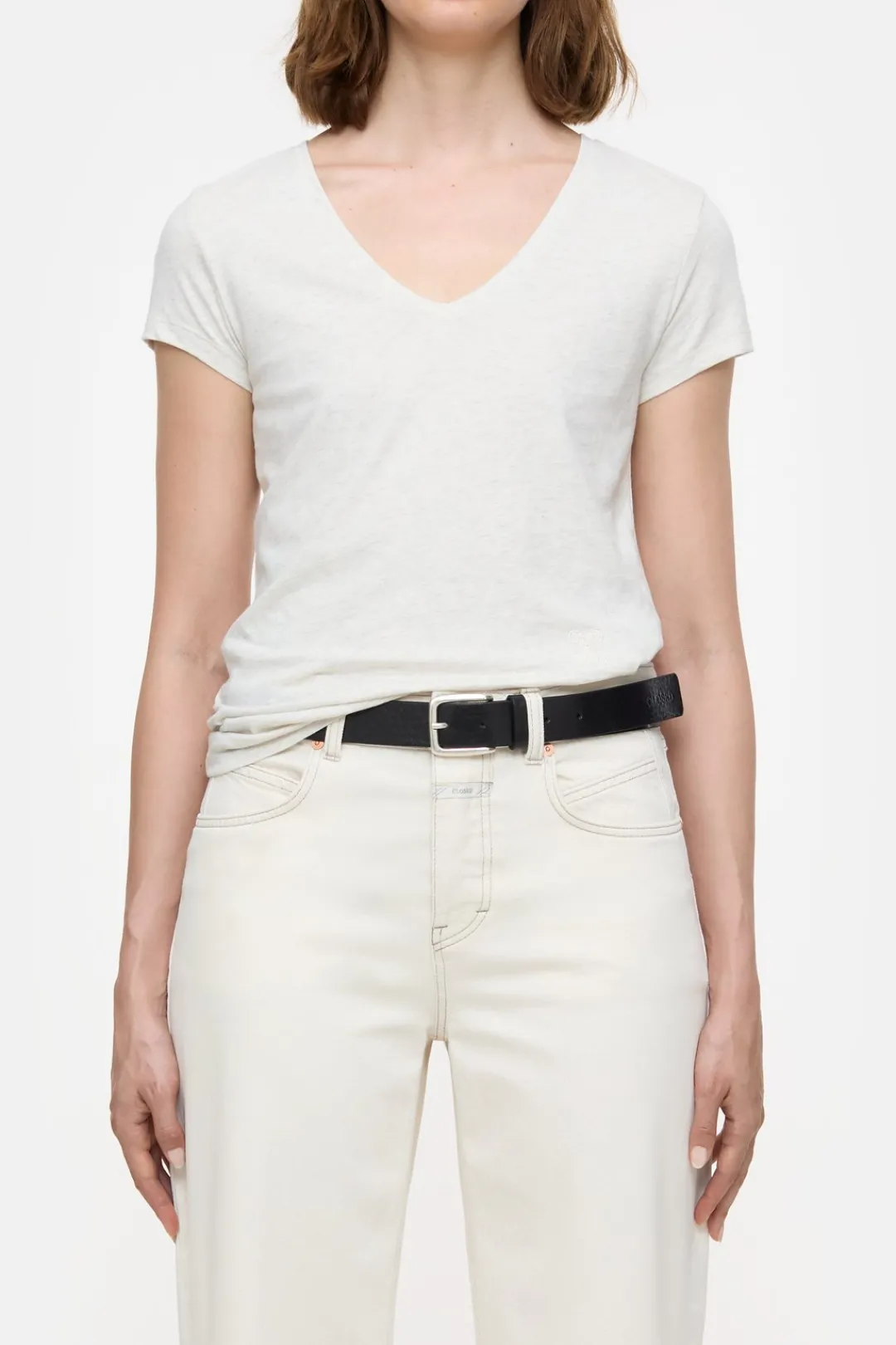 Closed T-shirt with V-neck Sabbia beige Clearance