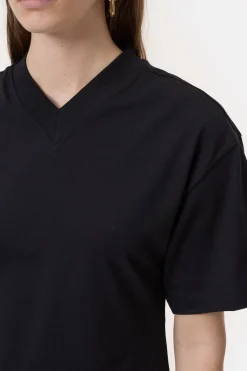 Closed T-shirt with V-neck Black Hot