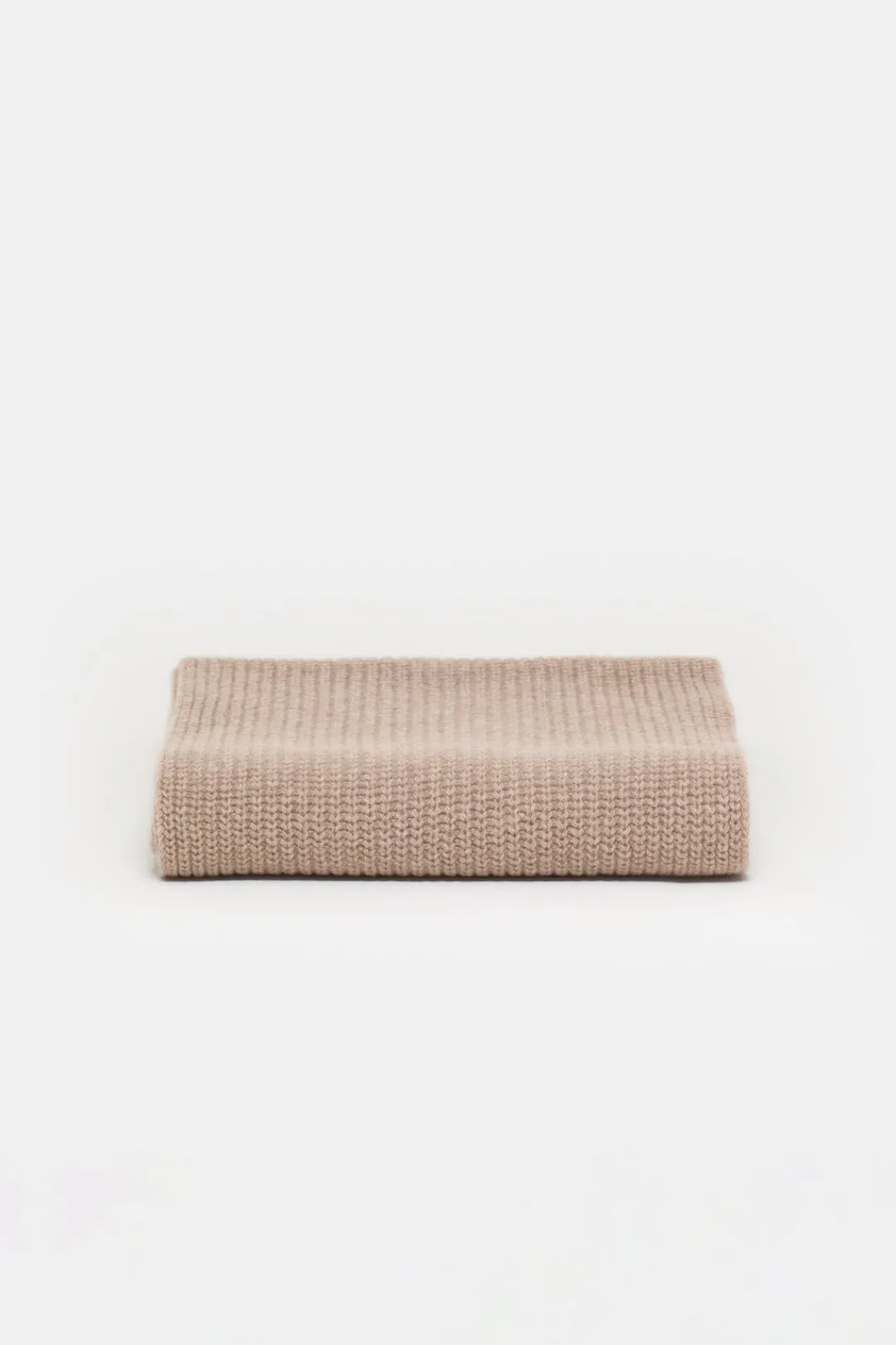 Closed Wool Scarf with Fisherman's Rib Cashew cream New