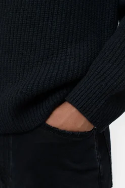 Closed Zip Jumper Black Hot